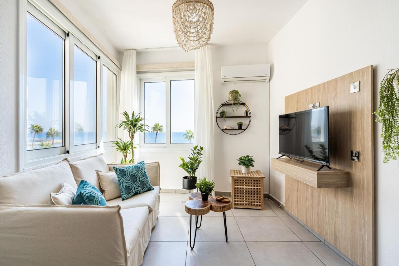 Whispering Palms 1-Br Apt By Finikoudes Beach Lárnaca Exterior foto
