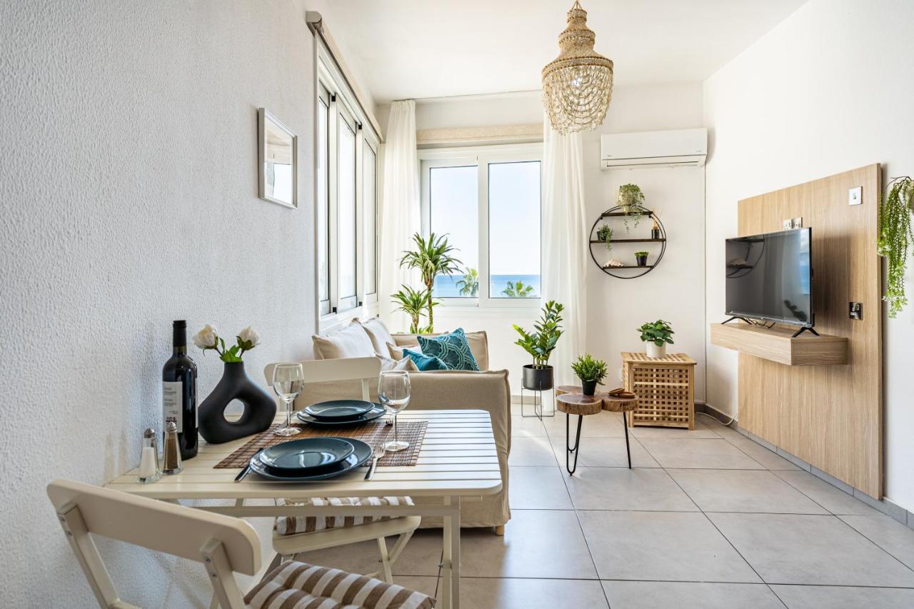 Whispering Palms 1-Br Apt By Finikoudes Beach Lárnaca Exterior foto