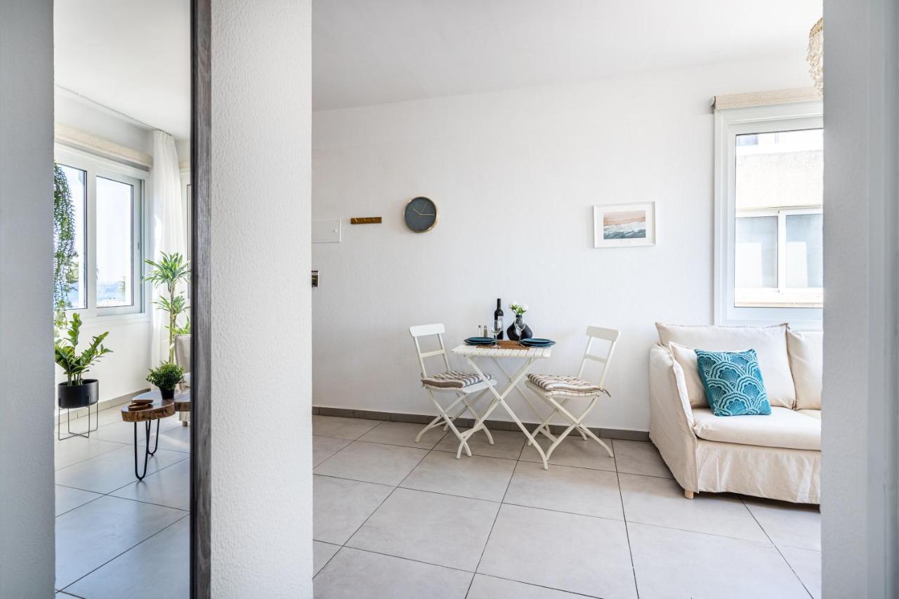Whispering Palms 1-Br Apt By Finikoudes Beach Lárnaca Exterior foto